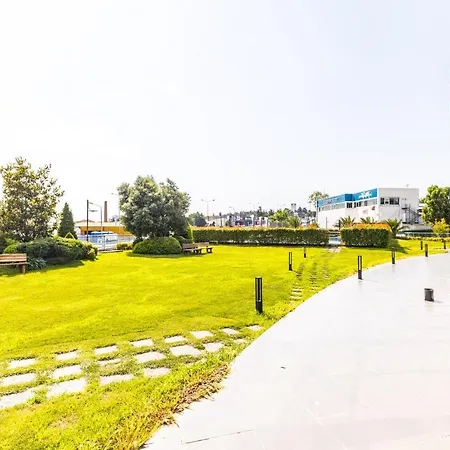 Flat W Shared Pool And Garden 15 Min To Coast اسطنبول