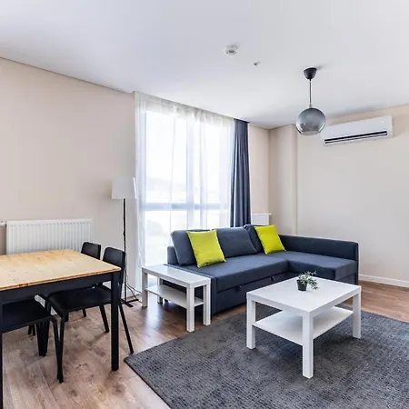 Flat W Shared Pool And Garden 15 Min To Coast *