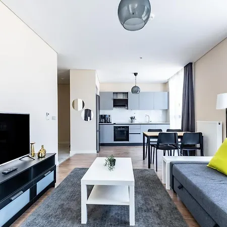 Flat W Shared Pool And Garden 15 Min To Coast Apartment *