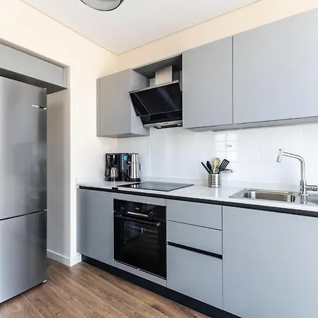 Flat W Shared Pool And Garden 15 Min To Coast *